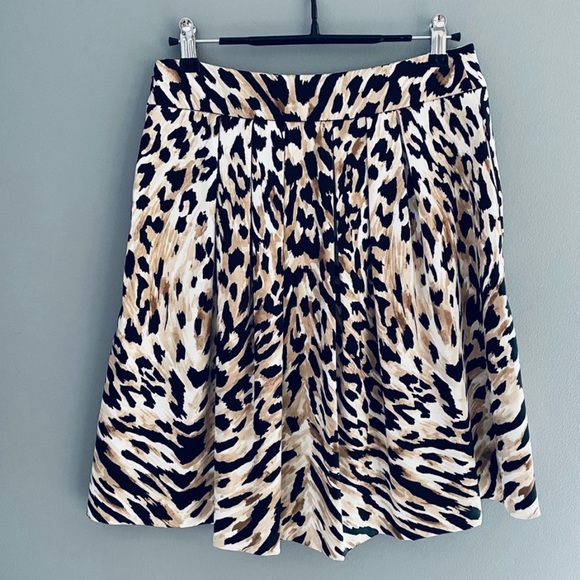 WHBM Satin Pleated Animal Print Skirt w/ Pockets, size 0 - Picture 2 of 5